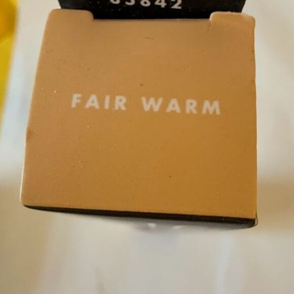E.L.F. 16Hr Camo Concealer Fair Warm - Picture 2 of 2